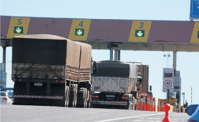 Operações apreendem 25 carretas com soja e recuperam R$ 355 mil para o Estado Operações aprrenderam grande quantidade de soja transportada sem o devido pagamento de imposto - Foto: Álvaro Rezende/Correio do Estado