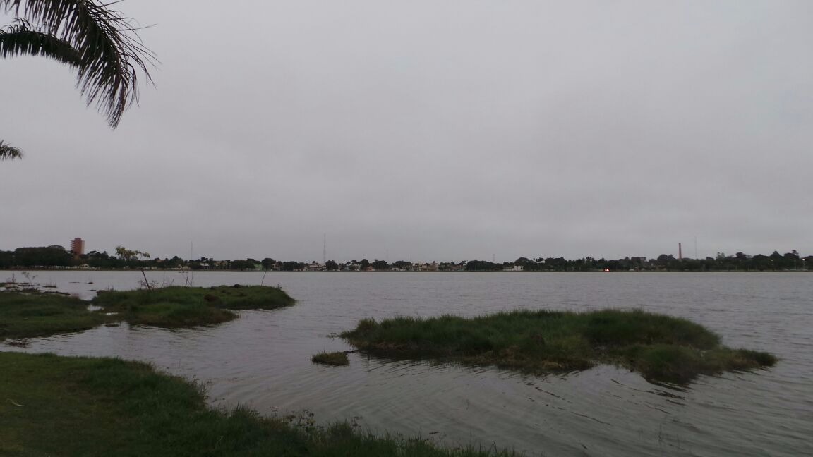 Dia começou nublado em Três Lagoas. (Foto: Ricardo Ojeda/ Perfil News). 