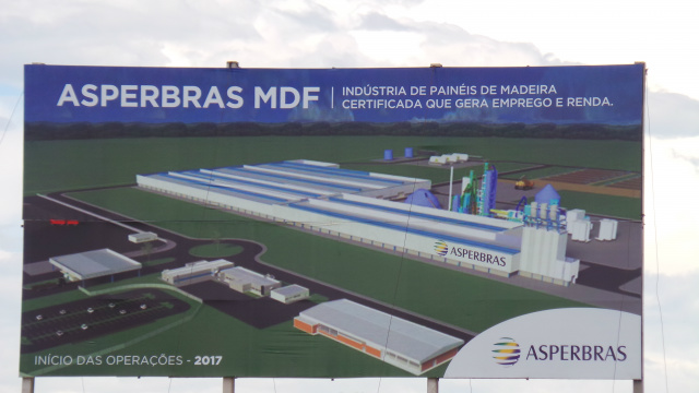 Água Clara se desenvolve ainda mais na administração Silas José O grupo Asperbras investirá R$ 304 milhões na construção da indústria produzirá 200 mil metros cúbicos de placas a partir de 2017. Na foto a maquete da fábrica que depois de concluída vai gerar cerca de 1.000 empregos diretos e indiretos (Foto: Ricardo Ojeda)