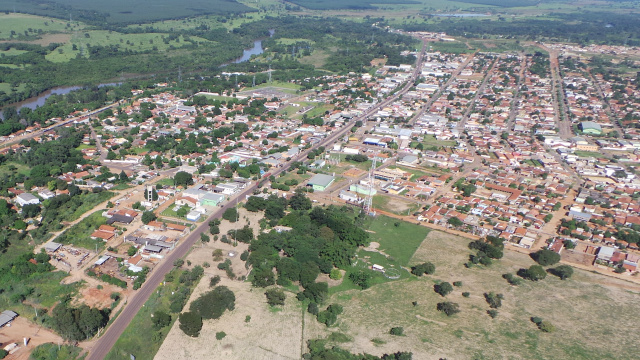 Água Clara se desenvolve ainda mais na administração Silas José Água Clara tem uma população de 14.424 habitantes, e Índice de Desenvolvimento Humano 0,670, economicamente. O município possui PIB de R$ 422.839,77 e PIB per capita de R$ 28.304,42 (maior que o PIB nacional de R$ 22.642,40 e o 10º no ranking estadual), segundo dados do IBGE (Foto: Sayuri Baez)
