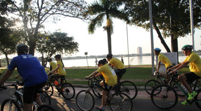 Os ciclistas pedalaram um percurso de 10 km pelas principais avenidas da cidade. (Foto: Assessoria)