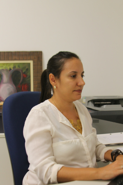Prazo para regularização do Título de Eleitor encerra em maio A chefe de cartório Vanessa Barroso informa sobre a importância de o eleitor procurar sua zona eleitoral com antecedência (Foto: Larissa Lima)