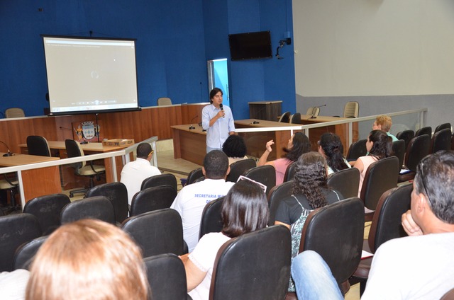 A capacitação contou com a presença e participação da coordenadora do Setor de Vigilância em Saúde do Trabalhador, Maria Aparecida de Oliveira