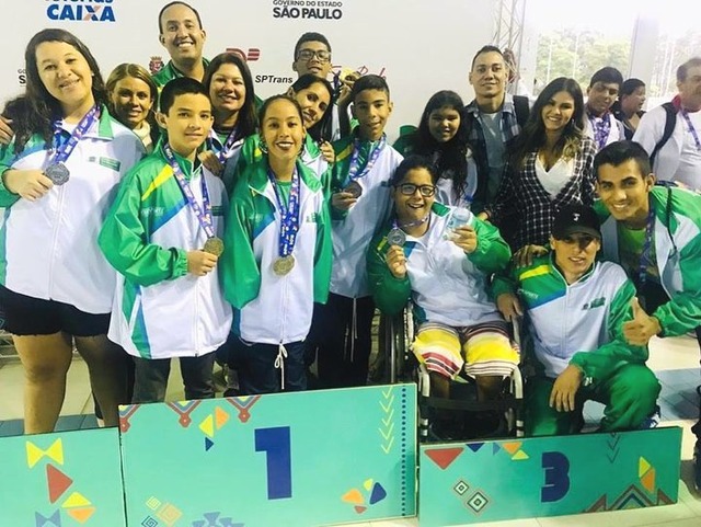 Equipe de MS supera desempenho e conquista título inédito nas Paralimpíadas Escolares 2018 Os atletas da natação deslizaram nas piscinas do CTP e ganharam 22 medalhas