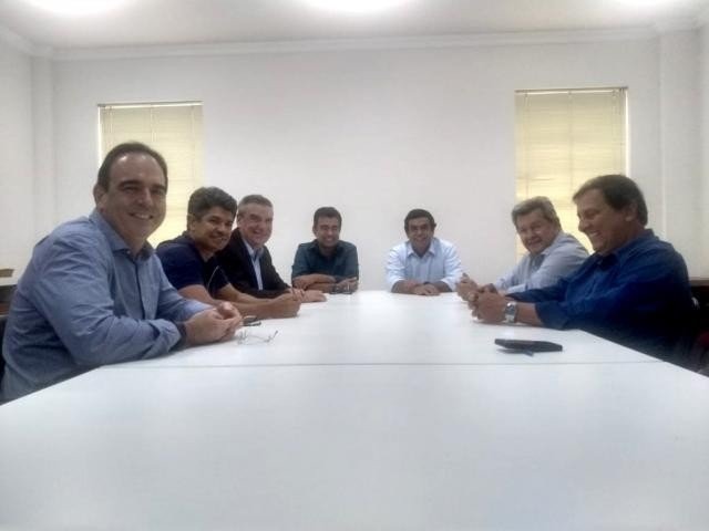 Reunião da semana passada com Felipe Orro (PSDB), Rinaldo Modesto (PSDB), Paulo Corrêa (PSDB), Marçal Filho (PSDB), Beto Pereira (PSDB), Onevan de Matos (PSDB) e Sérgio de Paula (Foto: Humberto Marques)
