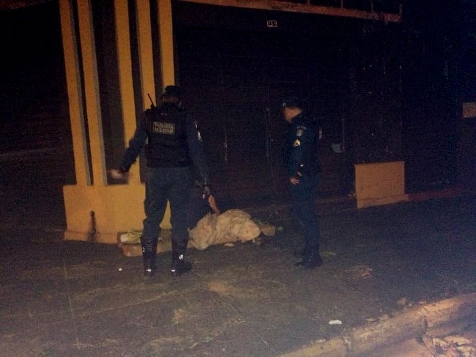 Polícia Militar auxiliou equipe da assistência social nas abordagens. (Fotos: Divulgação). 