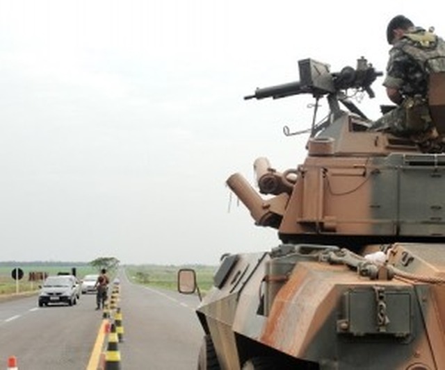 Operação do Exército em rodovia que leva à fronteira entre Brasil e Paraguai - Foto: Fábio Dorta/Divulgação