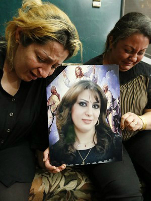 Parentes de Raghda Yaqub choram ao lembrar da
iraquiana, no último dia 13 (Foto: Sabah Arar/AFP)