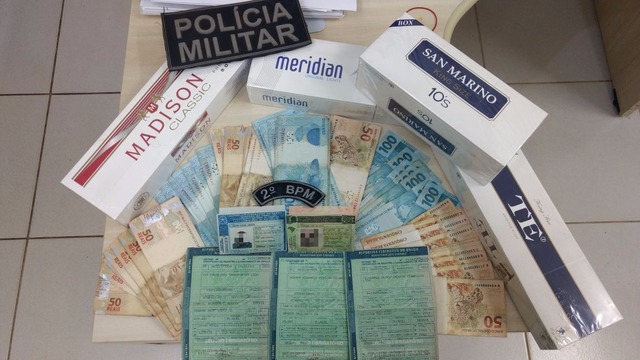 Carretas com cigarros contrabandeados são aprendidas em Três Lagoas Início da viagem foi Campo Grande (MS) e o destino Minas Gerais(Foto: PM/Cidadão)