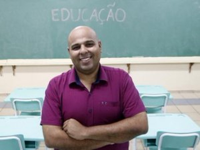 Professor nascido em MS está na lista dos 10 melhores do mundo (Foto: Daniel Martins/Secretaria de Educação-Rio Preto)