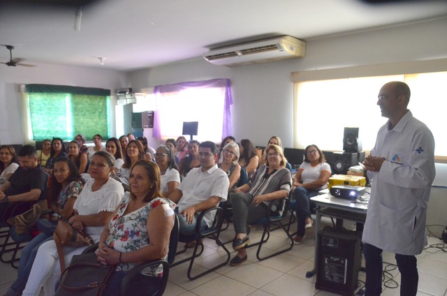 A capacitação teórica e prática esteve a cargo do cirurgião dentista, Edmilson dos Reis Silva Borges (Foto/Assessoria)