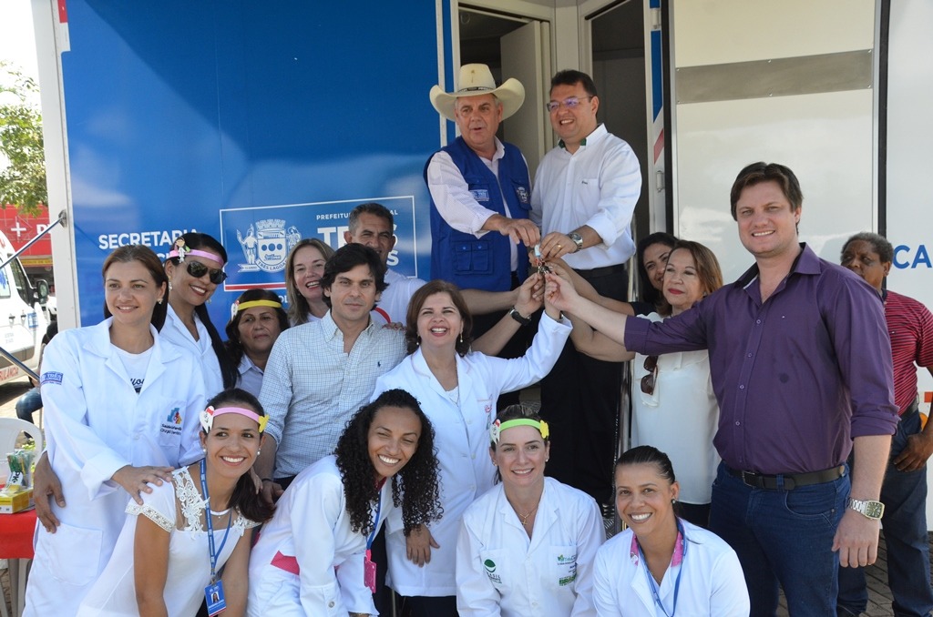 Fibria entrega trailer médico-odontológico à prefeitura de Três Lagoas (Fotos: Divulgação).