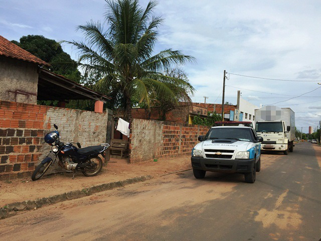 Irmão agrediu o outro com golpe de canivete no bairro Ipacaraí (Foto: Marco Campos)