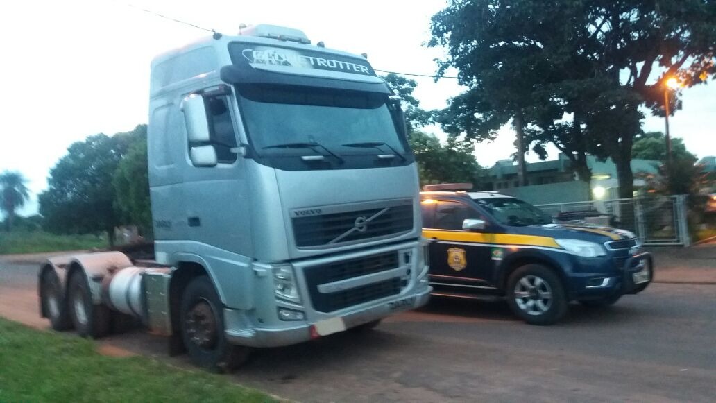 Caminhão clonado e adulterado é apreendido em Três Lagoas (Foto: Divulgação/PRF)