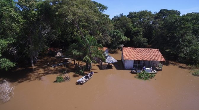 Nível do rio Miranda ultrapassa os sete metros e permanece estado de emergência Moradores estão ilhados em muitos locais. (Foto: Divulgação)