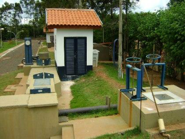 Em Paranaíba, governo e Sanesul inauguram ampliação de ETE Também foram executados 10.015 metros de rede coletora, 511 ligações domiciliares, 8.350 metros de interceptor, uma estação elevatória e 2.730 metros de linha de recalque (Foto: Sanesul)