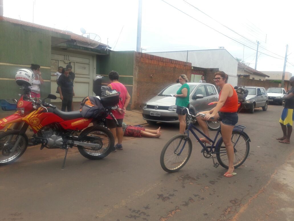 Homem fica ferido ao ser atropelado no Paranapungá (Foto: Divulgação/ Corpo de Bombeiros).