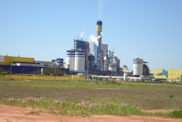 Após a utilização da água no processo industrial, ela é tratada e devolvida ao rio Paraná como efluente (Foto: Arquivo)
