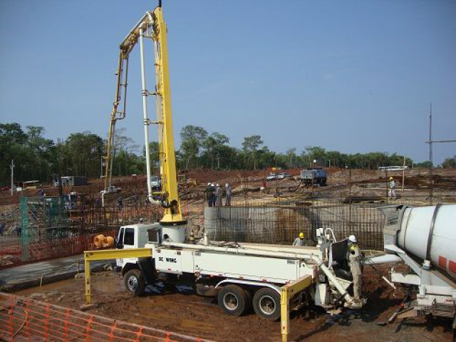 Asperbras e Hidrelétrica: um novo impulso industrial com potencial energético para Água Clara crescer Durante a construção da usina a geração de empregos ampliou as oportunidades de trabalho para os moradores de Água Clara (Foto: Divulgação)