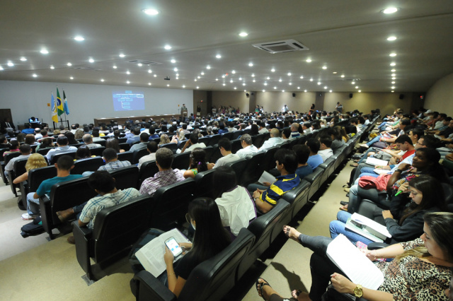 Na abertura do Ato Público pelo Trabalho Seguro, Sesi defende medidas preventivas O superintendente do Sesi, Michael Gorski, ressaltou a importância de conscientizar e prevenir os trabalhadores quanto aos riscos dos acidentes e das doenças do trabalho (Foto: Divulgação/Assecom)