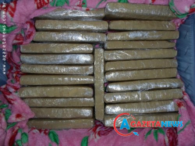 PRE apreende “chipas” e esfirras recheadas de munição em Amambai Foram encontrados na bagagem da passageira 23 tabletes de maconha prensados que depois de pesados totalizaram 22 quilos e 600 gramas da droga (Fotos: A Gazetanews)