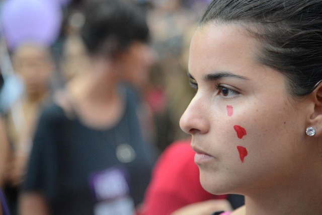 Câmara aprova projeto que aumenta pena de feminicídio cometido com medida protetiva Fernando Frazão/Agência Brasil