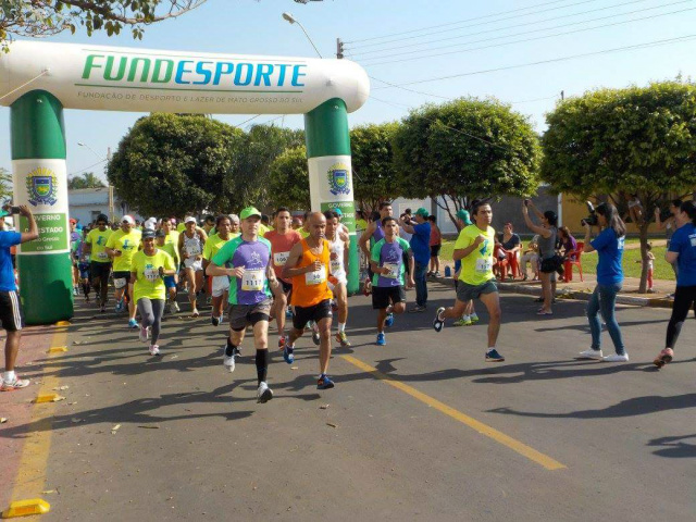 A largada foi na Avenida Aldair Rosa de Oliveira. (Foto: Runners Pró Saúde 3 Lagoas)
