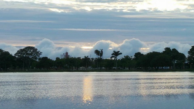 Nuvens apareceram nas primeiras horas da manhã e foram registrados 27°C. (Foto: Ricardo Ojeda)
