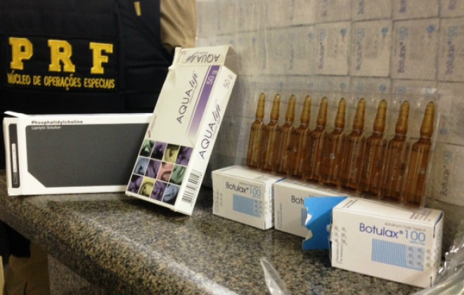 Foram apreendidos 120 unidades de Botulax,  3 bolsas de Aqua Lift e 300 frascos de Phosphatidycholine (Foto: Divulgação/PRF)