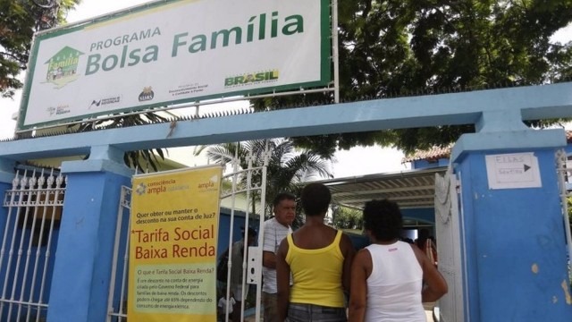 Beneficiários do Bolsa Família terão crédito de até R$ 15 mil em bancos Três bancos já têm crédito liberado pelo governo federal Foto: Arquivo