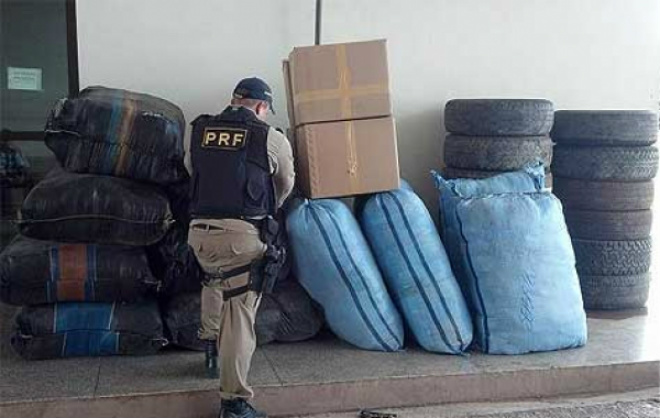 As roupas foram encontradas no meio de uma carga de 30 toneladas de cimento (Foto: O Correio News)