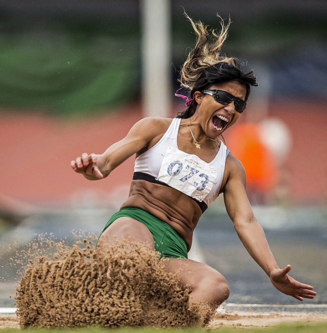 Silvania Costa é detentora da marca de 5,46 m, tornando-se assim a recordista mundial, conquistada este ano. (Foto: Reprodução Facebook)