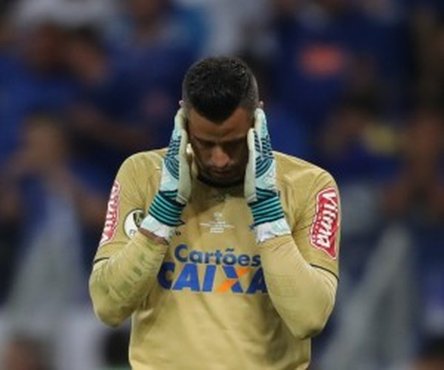 Goleiro recebeu a notícia enquanto estava na Argentina. - Foto: Lucas Figueiredo/CBF