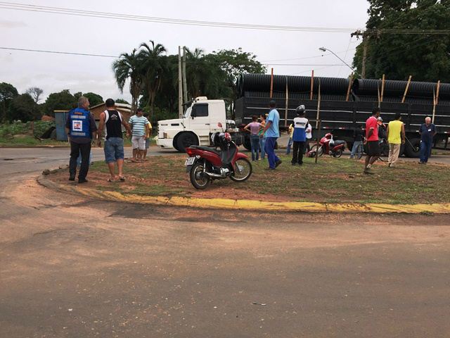 Seis acidentes ocorreram nessa semana por desrespeito as sinalizações de trânsito Carreta atropela motociclista na Egídio Thomé (Foto: Marco Campos)