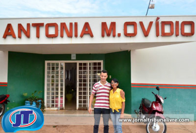 Servidora encontra cheque de R$ 720 e devolve ao dono Na manhã da última terça-feira, quando realizava seu trabalho de rotina, varrendo a calçada do Ceinf, Ana Lygia encontrou um cheque no valor de R$ 720 (Foto: Jornal Tribuna Livre)