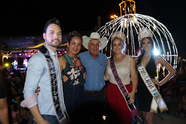 Decoração e iluminação de Natal é inaugurada com aplausos da população três-lagoense Decoração e iluminação de Natal é inaugurada com aplausos da população três-lagoense