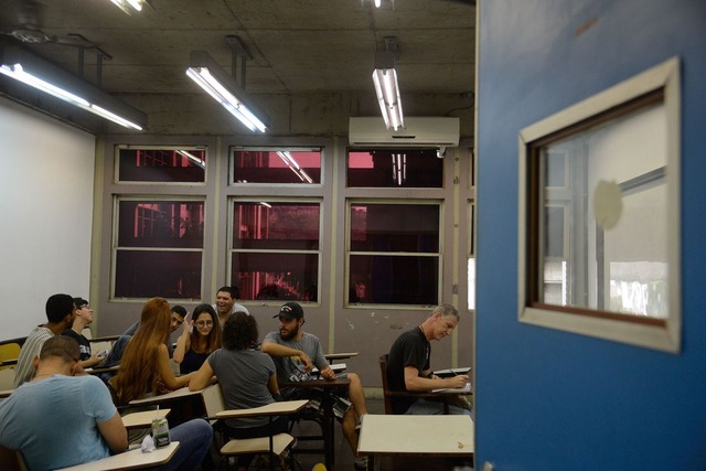 Acesso ao Fies ficou mais difícil, dizem faculdades privadas Tânia Rêgo/Agência Brasil