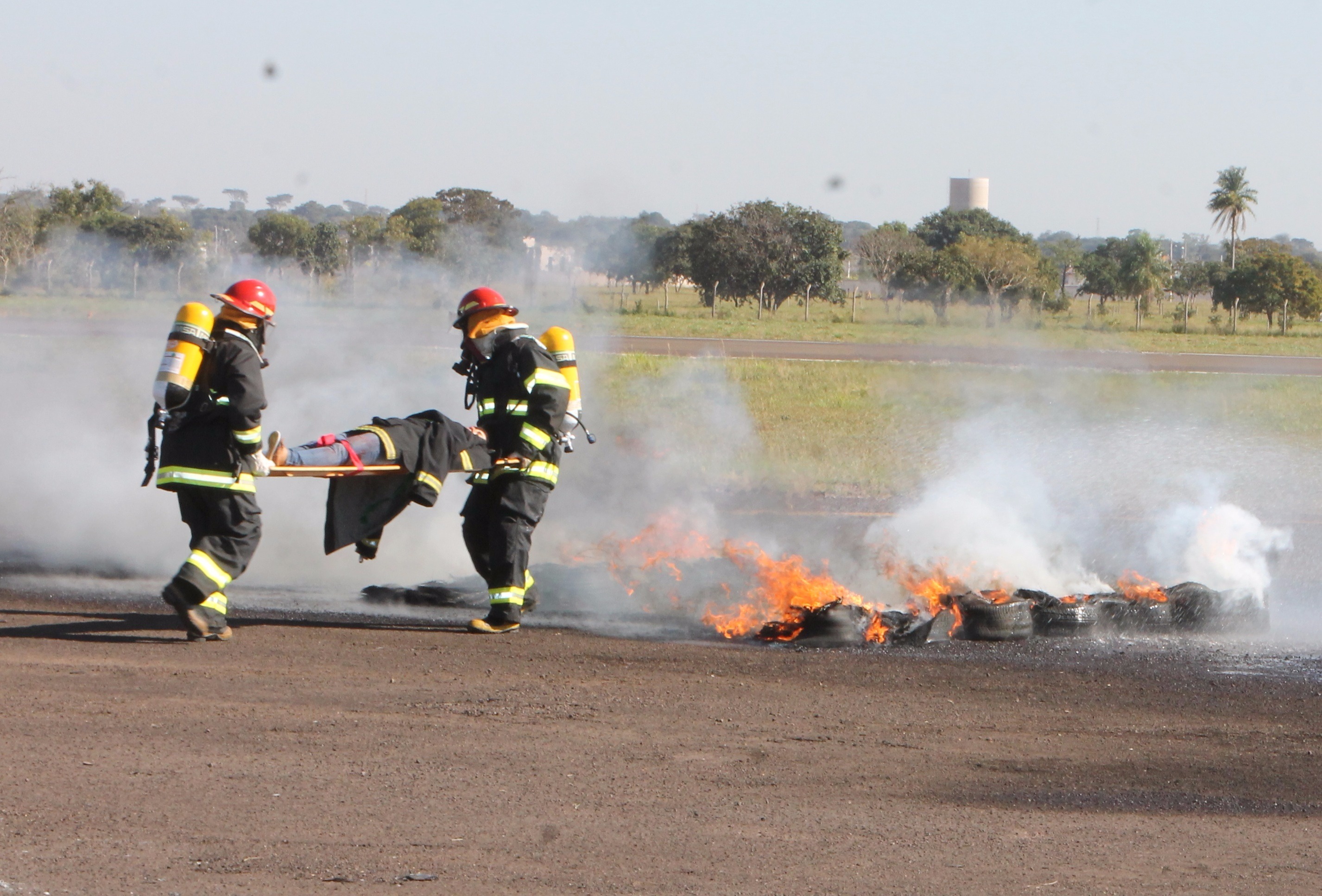 Em Três Lagoas, Bombeiros simulam incêndio em avião com passageiros (Foto: Lucas Gustavo/ Perfil News).