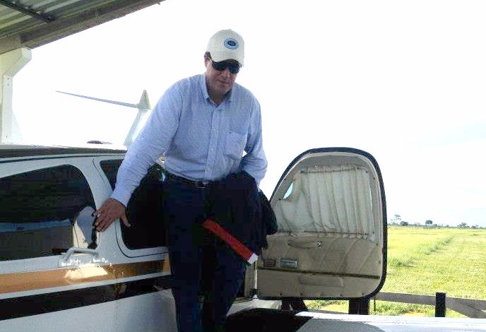 Identificado piloto que morreu em queda de avião em Brasilândia Danilo Carromeu Domingues era piloto e morreu na queda do avião. (Foto: Divulgação).