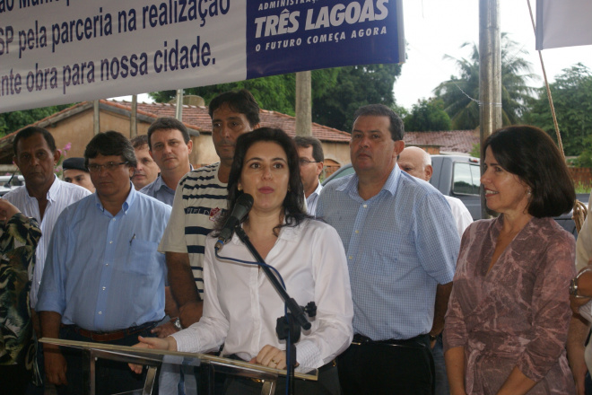 Em discurso, Simone surpreendeu ao anunciar a construção de 728 unidades habitacionais (Foto: Ricardo Ojeda)