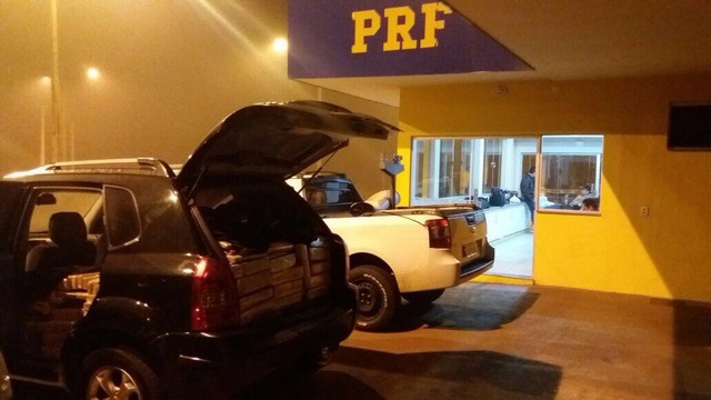 PRF descobre carro com 823 Kg de maconha em um Hotel na BR-262 Veículo foi furtado e tinha as numerações de chassi e motor alteradas e documentação fria(Foto: PRF/Cedida)