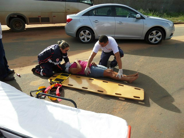 Seis acidentes ocorreram nessa semana por desrespeito as sinalizações de trânsito Uma ciclista foi atrolepelada por um carro no bairro Vila Haro (Foto: Celso Daniel)