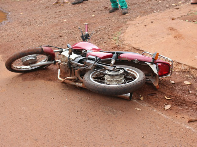 Moto usada pelo jovem que caiu em avenida de Campo Grande (Foto: Glaucea Vaccari / G1 MS)