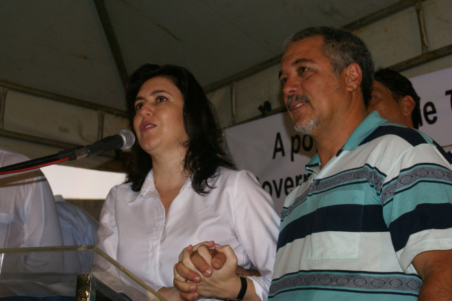 Simone ao lado do promotor Antônio Carlos, ao dizer que recoonhece o trabalho que o promotor fez por Três Lagoas
Foto: Luciana Navarro