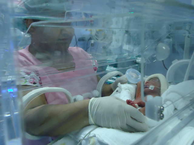 Os bebês estão recebendo toda a atenção necessária na UTI Neonatal e na Unidade Intermediária. (Foto: Divulgação)