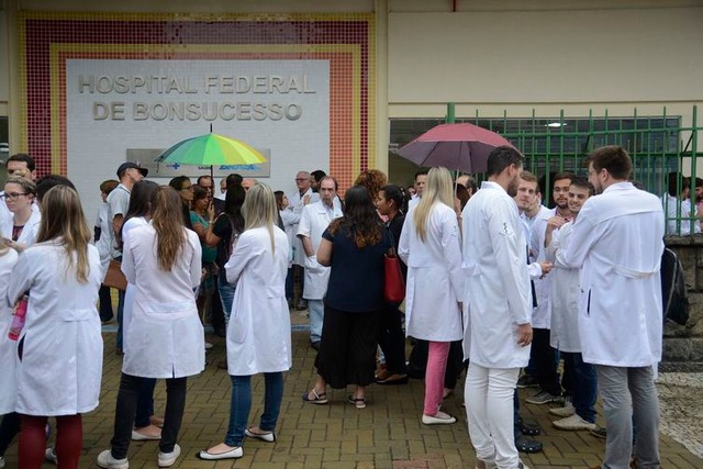 CFM pede apoio para combater agressões a profissionais de saúde Profissionais de saúde do Hospital Federal de Bonsucesso - Tânia Rêgo/Arquivo Agência Brasil