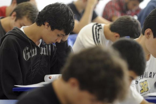 Enem terá detectores de ponto eletrônico para evitar fraudes Além dos detectores, também será feita a partir deste ano, como medida de segurança, a identificação individual nominal de cada prova. (Foto:Arquivo/Agência Brasil)
