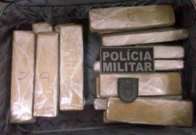 O autor afirmou que pegou a droga na cidade de Caarapó (MS) e levaria até a cidade de São Paulo (SP), que receberia pelo serviço R$ 1500,00 (Foto: 8bpm)