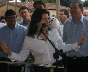 Observada por autoridades, Simone discursa com entusiasmo (Foto: Ricardo Ojeda)