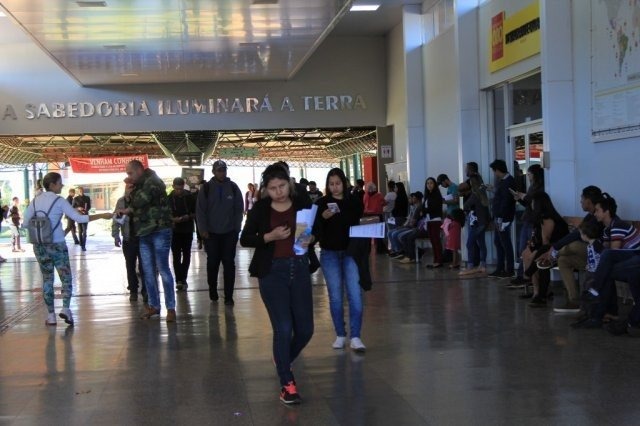 Candidatos na UCDB durante o dia 12 de agosto (Marina Pacheco)